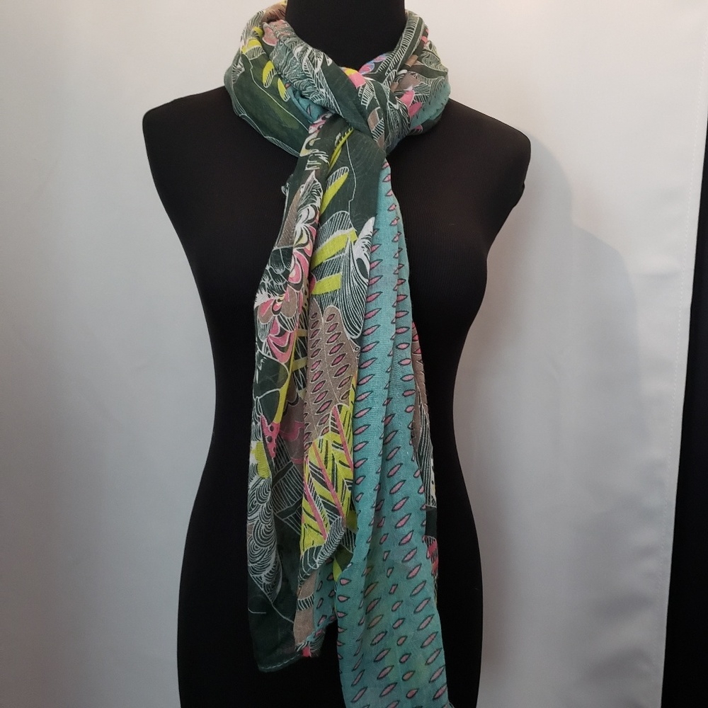 Parrot Scarf - Picture 5 of 5